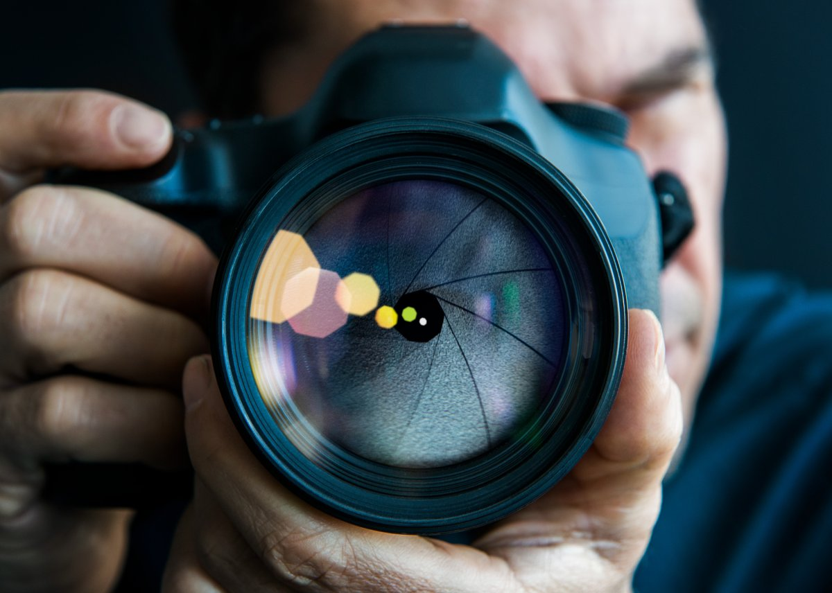 How Headshot Photography Helps You Make a Great First Impression Online